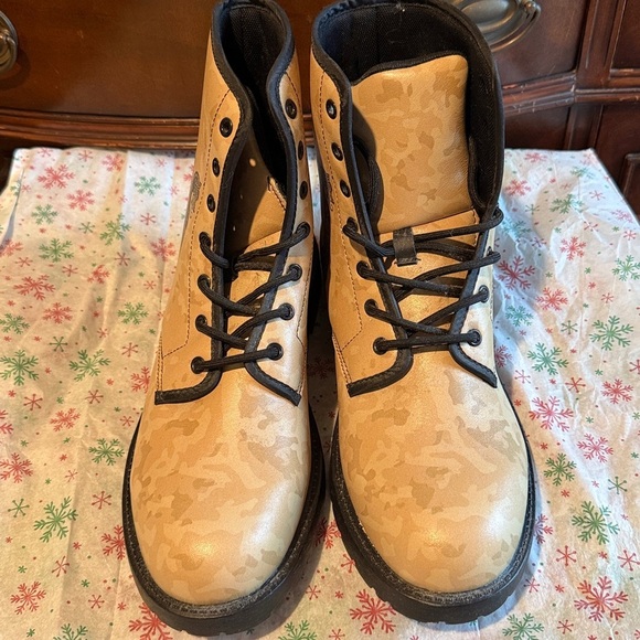 Unisex vegan leather combat boots Viking longship Vegvisir symbol design Beige - Picture 3 of 10